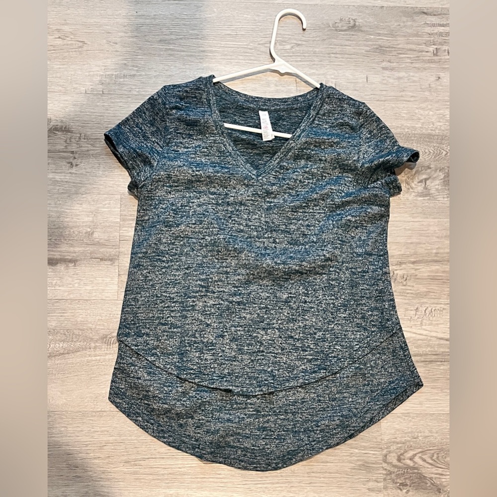 Printed V-Neck Boyfriend Nursing Tee XS sweater material